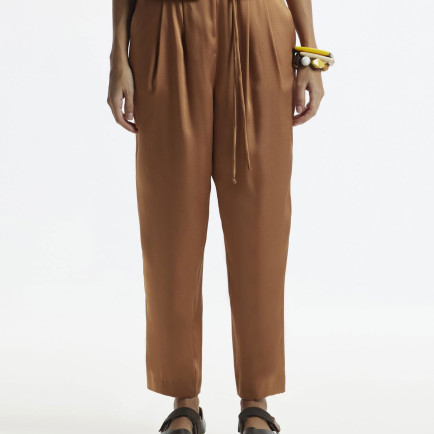 YARGICI Bol Kesim Cepli Bağlama Detaylı Pantolon YARGICI Bol Kesim Cepli Bağlama Detaylı Pantolon