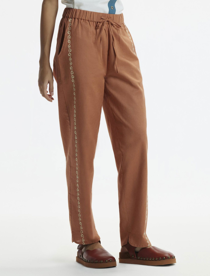 YARGICI Beli Lastikli Nakış Detaylı Pantolon YARGICI Beli Lastikli Nakış Detaylı Pantolon