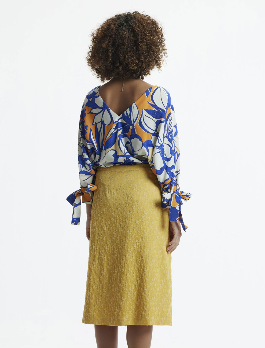 YARGICI V Yakalı Manşeti Bağlamalı Bluz YARGICI V Yakalı Manşeti Bağlamalı Bluz