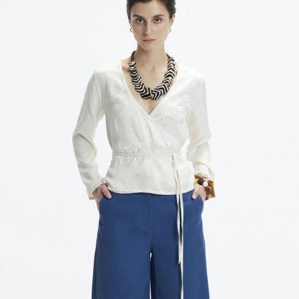 YARGICI Kruvaze Bağlamalı V Yaka Bluz YARGICI Kruvaze Bağlamalı V Yaka Bluz