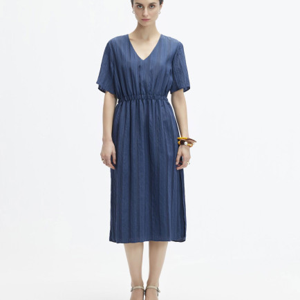 YARGICI V Yaka Kısa Kollu Midi Boy Elbise YARGICI V Yaka Kısa Kollu Midi Boy Elbise