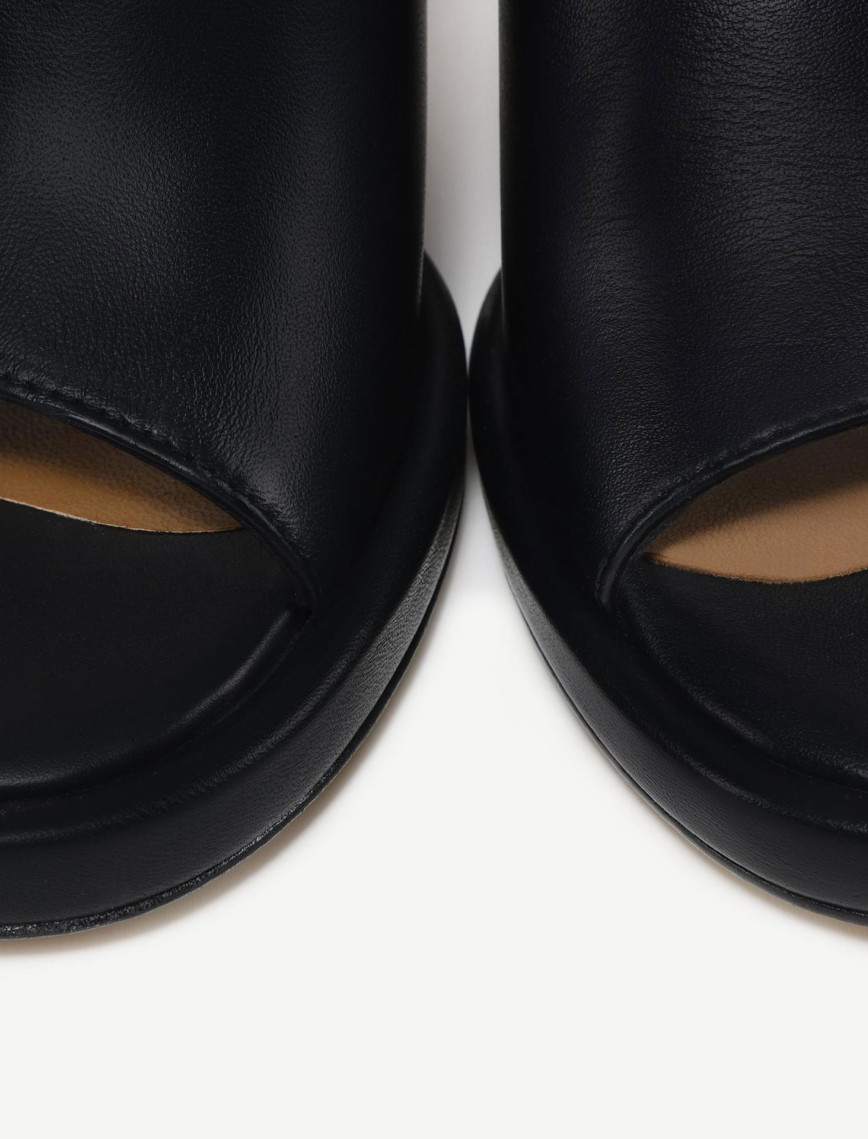 YARGICI Topuk Detaylı Deri Terlik YARGICI Topuk Detaylı Deri Terlik