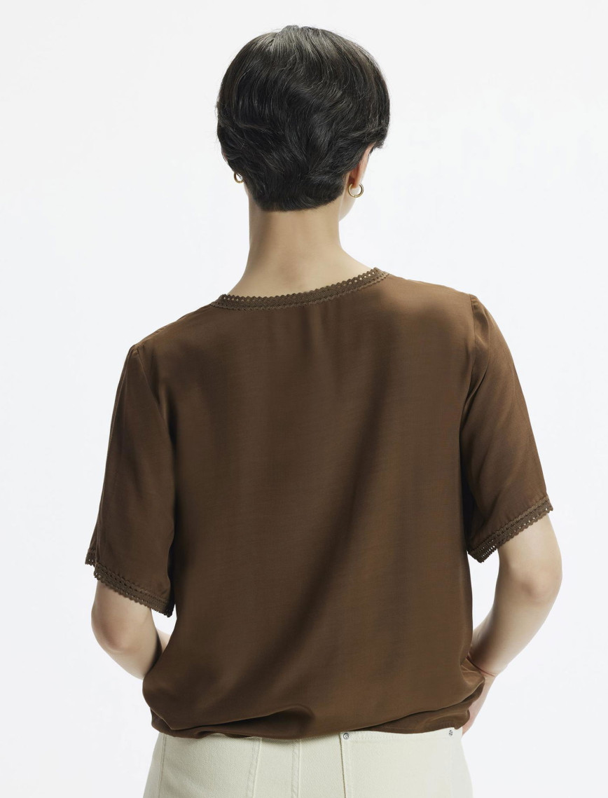 YARGICI Kısa Kol V Yaka Biye Detaylı Gömlek YARGICI Kısa Kol V Yaka Biye Detaylı Gömlek