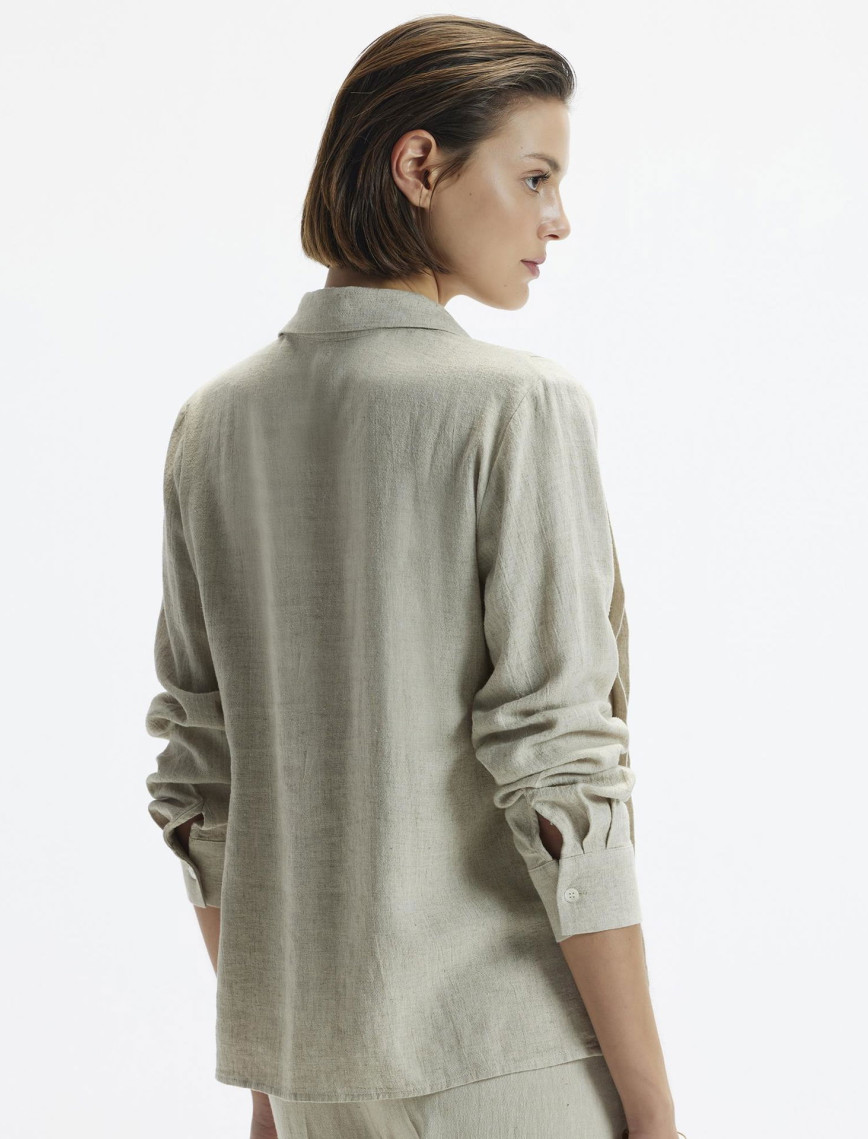 Geniş Yaka Uzun Kollu Gömlek Geniş Yaka Uzun Kollu Gömlek