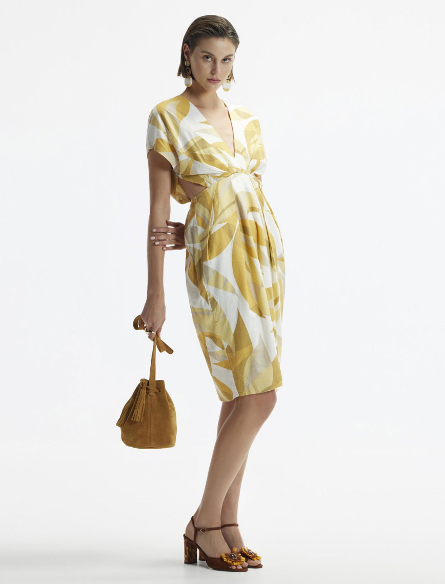 YARGICI V Yaka Kısa Kollu Beli Dekolte Kısa Elbise YARGICI V Yaka Kısa Kollu Beli Dekolte Kısa Elbise