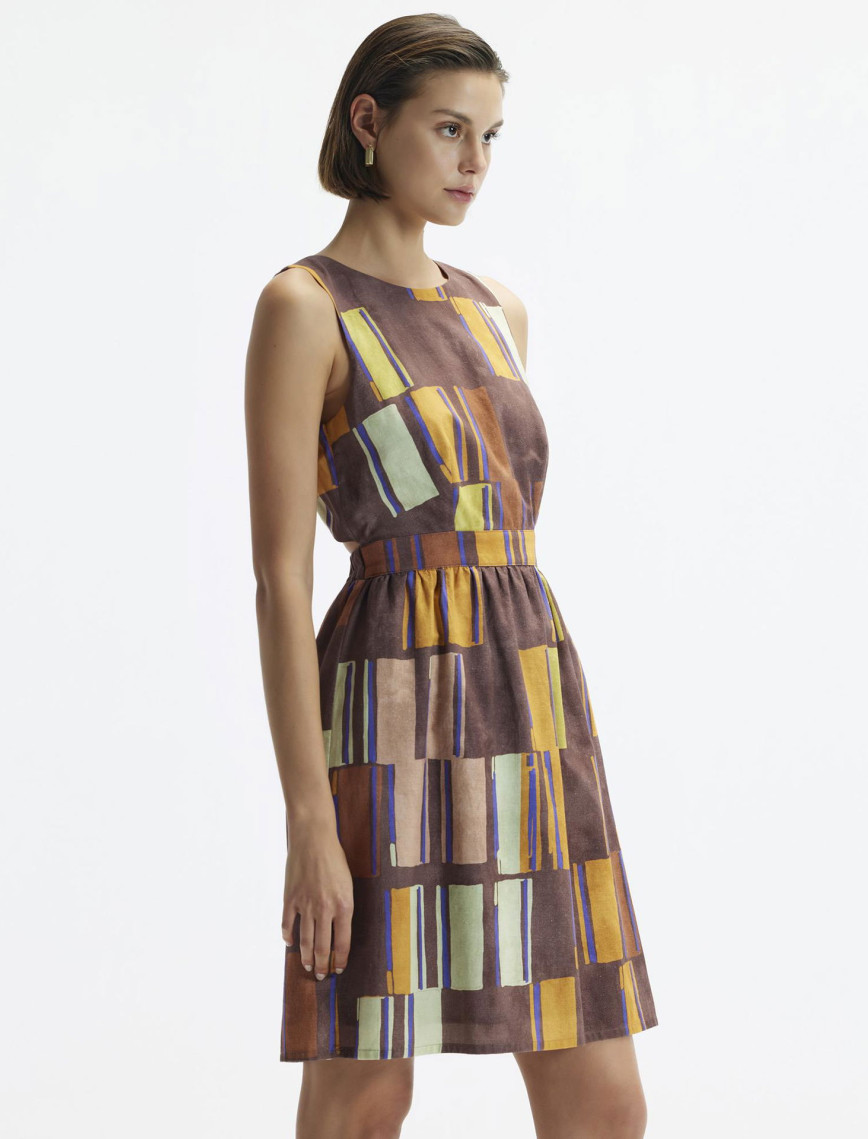 YARGICI Kolsuz Bisiklet Yaka Sırtı Pencere Detaylı Beli Kemerli Elbise YARGICI Kolsuz Bisiklet Yaka Sırtı Pencere Detaylı Beli Kemerli Elbise