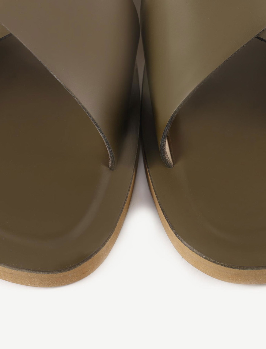 YARGICI Çapraz Bantlı Deri Terlik YARGICI Çapraz Bantlı Deri Terlik