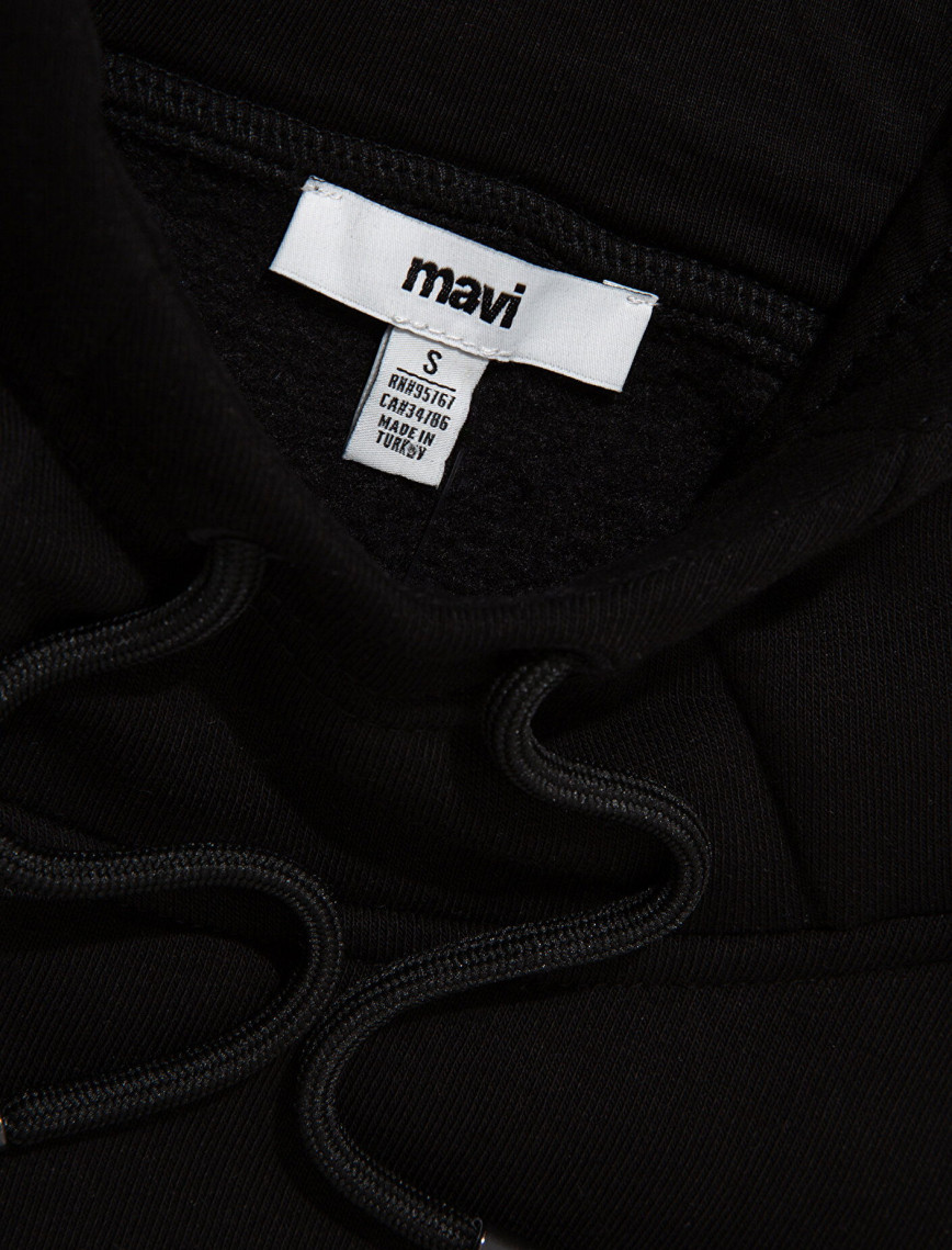 Mavi Mavi Patch Logo Kapüşonlu Siyah Crop Sweatshirt 1S10305-900 Mavi Mavi Patch Logo Kapüşonlu Siyah Crop Sweatshirt 1S10305-900