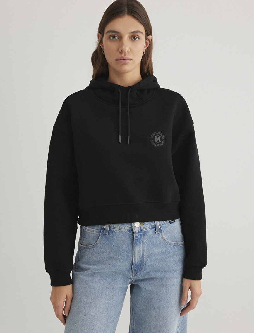 Mavi Mavi Patch Logo Kapüşonlu Siyah Crop Sweatshirt 1S10305-900 Mavi Mavi Patch Logo Kapüşonlu Siyah Crop Sweatshirt 1S10305-900