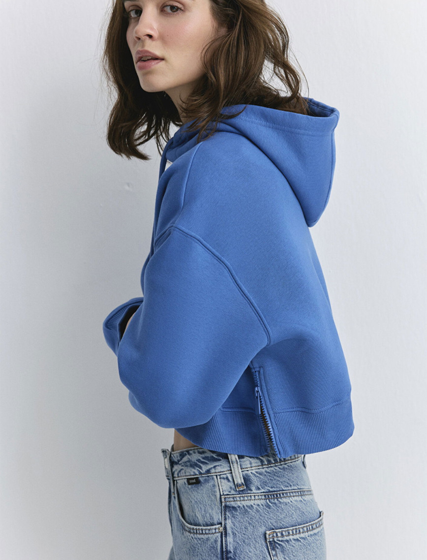 Mavi Mavi Patch Logo Kapüşonlu Mavi Crop Sweatshirt 1S10305-70885 Mavi Mavi Patch Logo Kapüşonlu Mavi Crop Sweatshirt 1S10305-70885