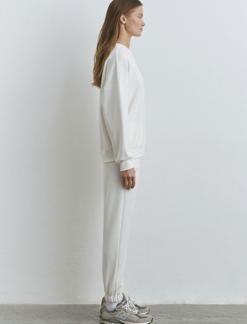 Mavi Lux Touch Bisiklet Yaka Beyaz Sweatshirt 1S10422-70057 Mavi Lux Touch Bisiklet Yaka Beyaz Sweatshirt 1S10422-70057