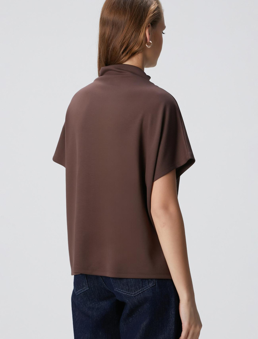 Network Kadın Acı Kahve Çıtçıt Detaylı T-shirt Network Kadın Acı Kahve Çıtçıt Detaylı T-shirt