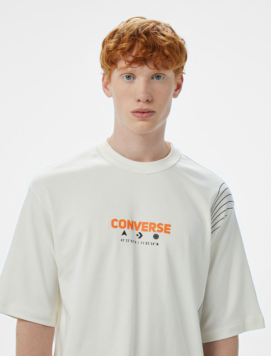 Converse Star Chevron Baskılı Erkek Oversize Fit Krem T-Shirt Converse Star Chevron Baskılı Erkek Oversize Fit Krem T-Shirt
