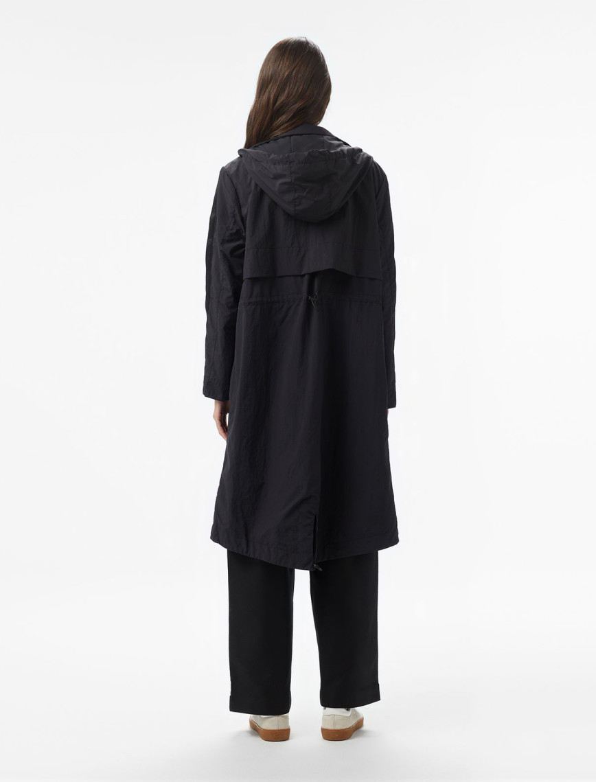 Lacoste Kadın Kapüşonlu Siyah Mont