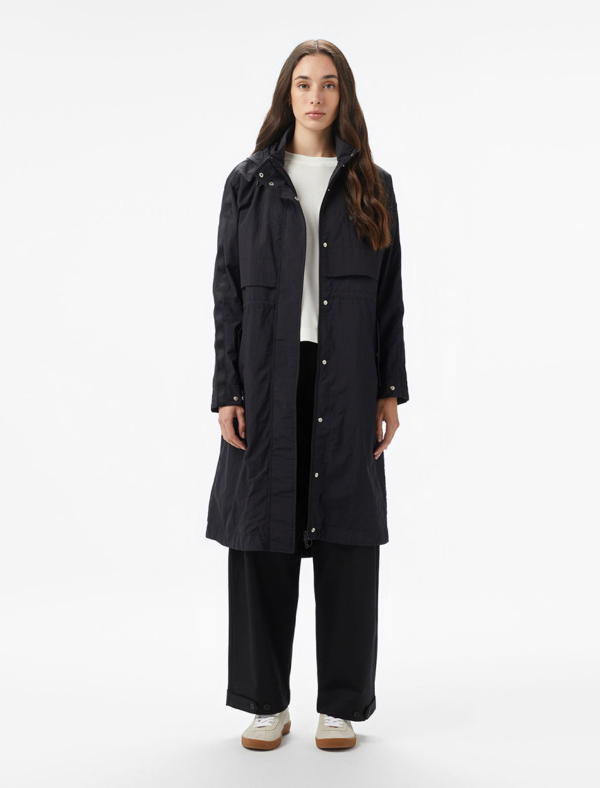 Lacoste Kadın Kapüşonlu Siyah Mont