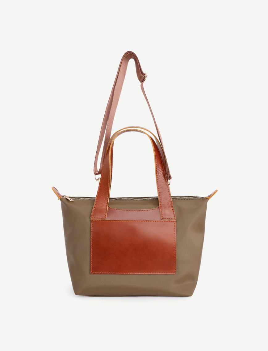 YARGICI Cep Detaylı Deri Garnili Orta Boy Omuz Çantası YARGICI Cep Detaylı Deri Garnili Orta Boy Omuz Çantası