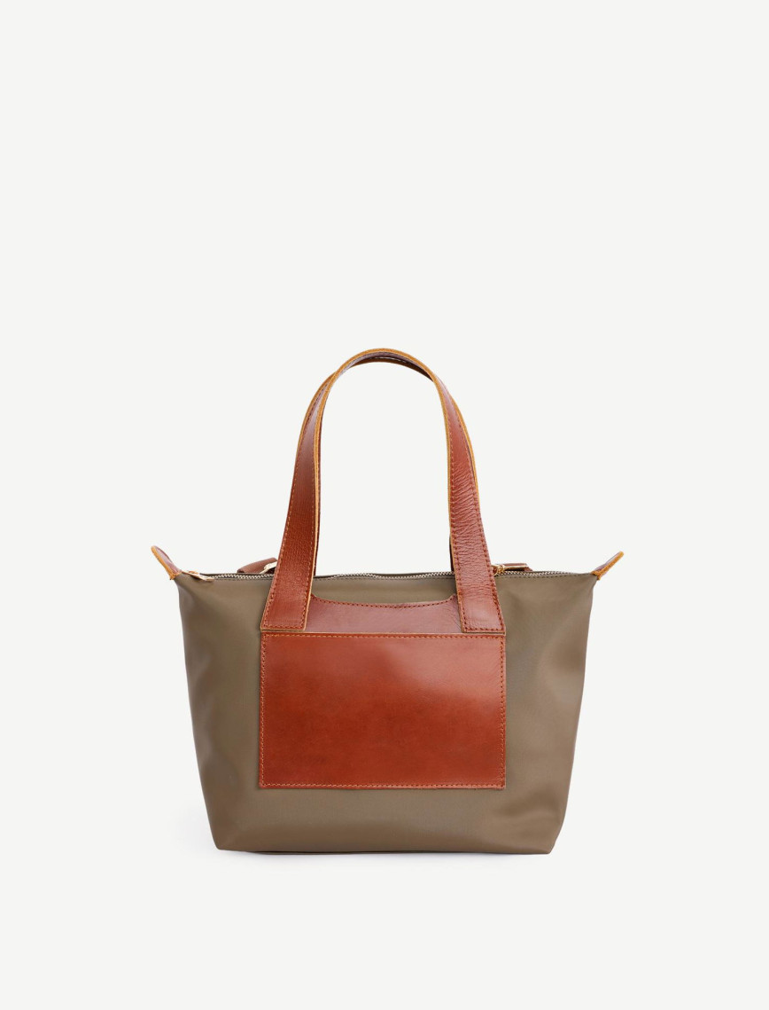 YARGICI Cep Detaylı Deri Garnili Orta Boy Omuz Çantası YARGICI Cep Detaylı Deri Garnili Orta Boy Omuz Çantası