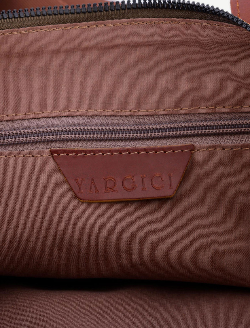 YARGICI Cep Detaylı Deri Garnili Orta Boy Omuz Çantası YARGICI Cep Detaylı Deri Garnili Orta Boy Omuz Çantası