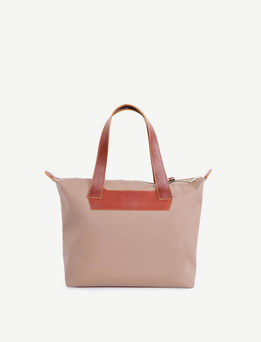 YARGICI Cep Detaylı Deri Garnili Büyük Boy Omuz Çantası YARGICI Cep Detaylı Deri Garnili Büyük Boy Omuz Çantası