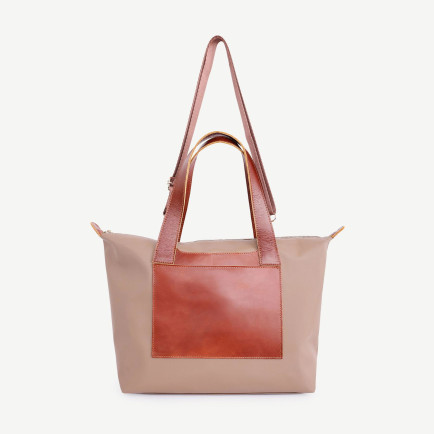 YARGICI Cep Detaylı Deri Garnili Büyük Boy Omuz Çantası YARGICI Cep Detaylı Deri Garnili Büyük Boy Omuz Çantası