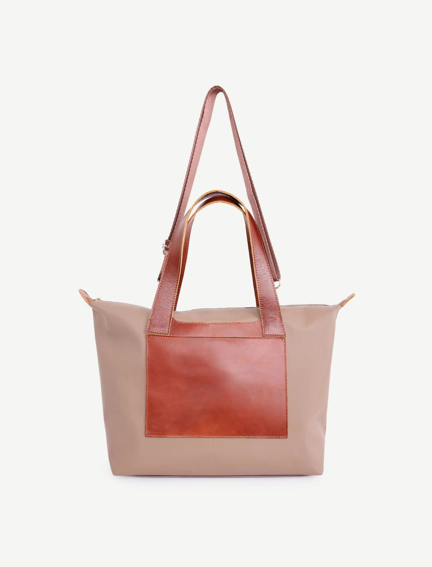 YARGICI Cep Detaylı Deri Garnili Büyük Boy Omuz Çantası YARGICI Cep Detaylı Deri Garnili Büyük Boy Omuz Çantası