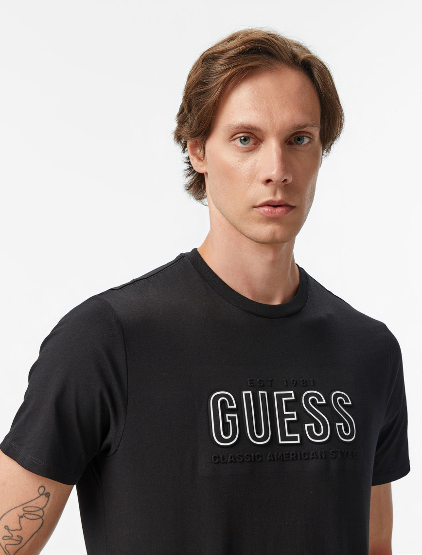 Guess Embosse Regular Fit Erkek Siyah T-Shirt Guess Embosse Regular Fit Erkek Siyah T-Shirt
