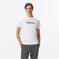 Calvin Klein Outline Tape Graphic Erkek Beyaz T-Shirt Calvin Klein Outline Tape Graphic Erkek Beyaz T-Shirt