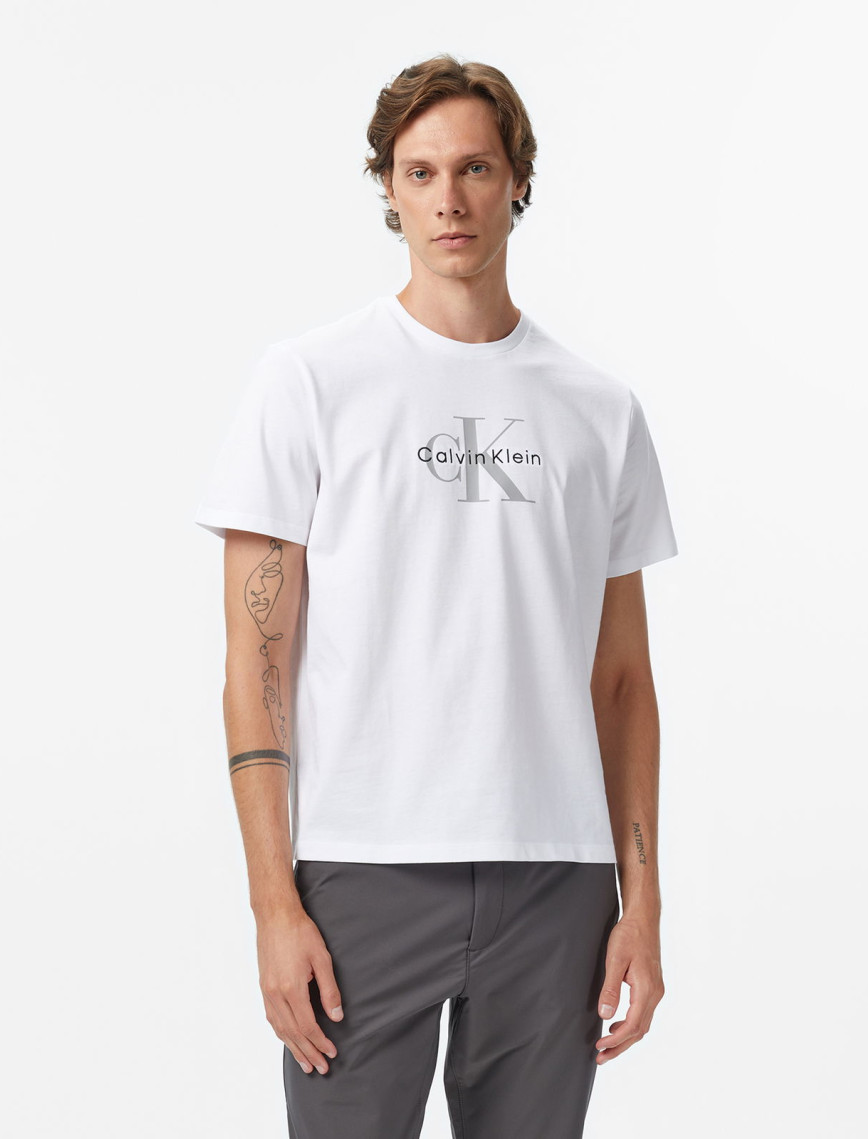 Calvin Klein Hero Monologo Erkek Beyaz T-Shirt Calvin Klein Hero Monologo Erkek Beyaz T-Shirt