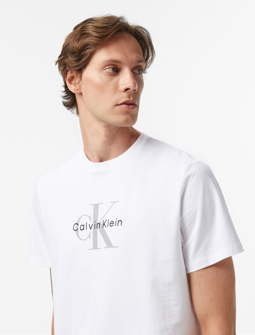 Calvin Klein Hero Monologo Erkek Beyaz T-Shirt Calvin Klein Hero Monologo Erkek Beyaz T-Shirt