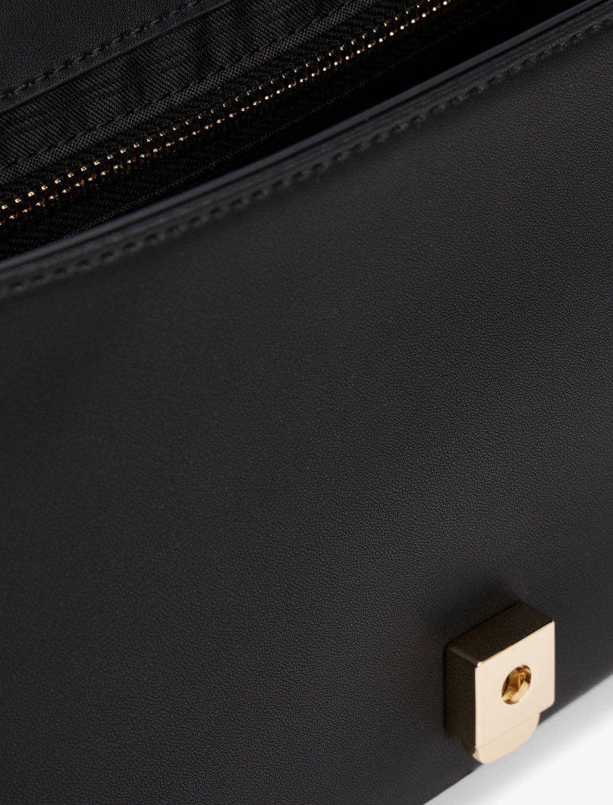 Tommy Hilfiger Feminine Kadın Siyah Çapraz Çanta Tommy Hilfiger Feminine Kadın Siyah Çapraz Çanta