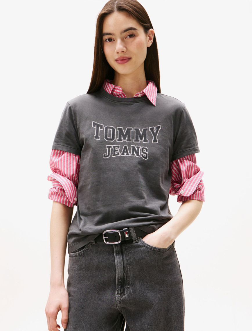 Tommy Jeans Regular Varsity Kadın Siyah T-Shirt Tommy Jeans Regular Varsity Kadın Siyah T-Shirt