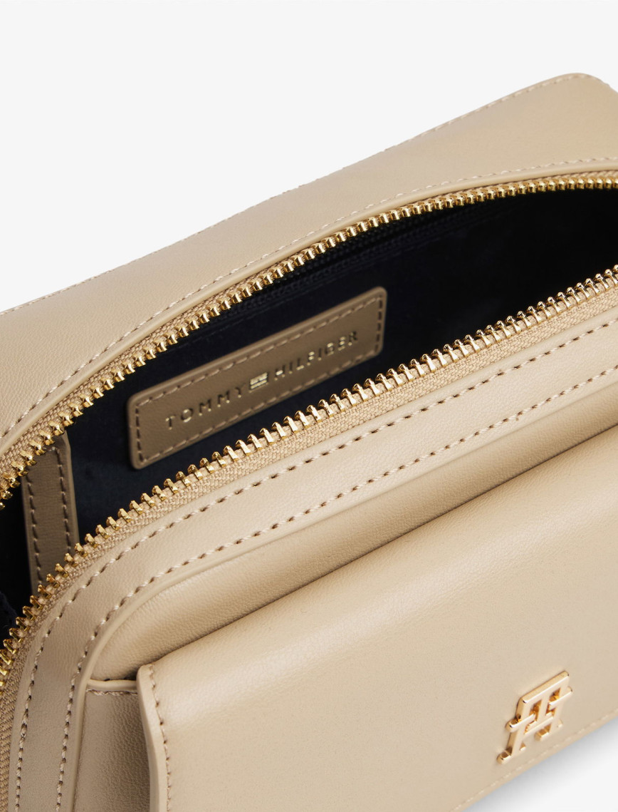 Tommy Hilfiger Icon Kadın Haki Çapraz Çanta Tommy Hilfiger Icon Kadın Haki Çapraz Çanta