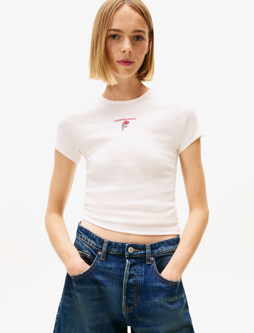 Tommy Jeans Slim Rose Kadın Beyaz T-Shirt Tommy Jeans Slim Rose Kadın Beyaz T-Shirt