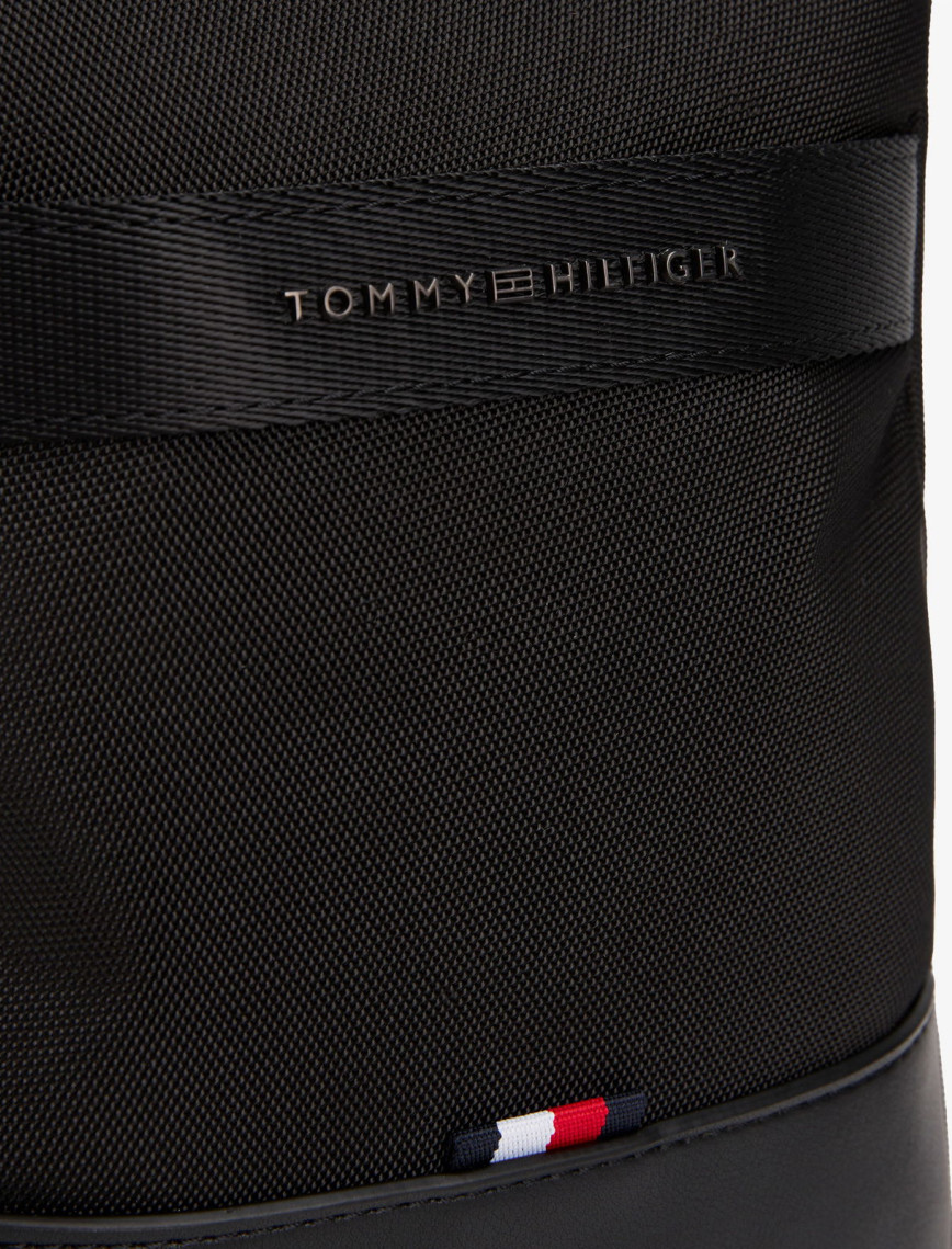 Tommy Hilfiger Nylon Travel Mini Erkek Siyah Çapraz Çanta Tommy Hilfiger Nylon Travel Mini Erkek Siyah Çapraz Çanta