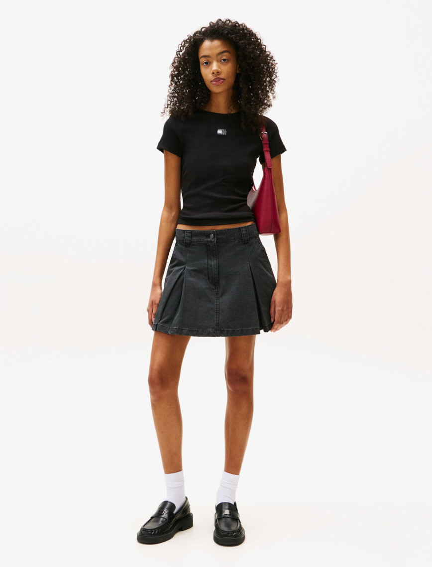 Tommy Jeans Slim Badge Kadın Siyah T-Shirt Tommy Jeans Slim Badge Kadın Siyah T-Shirt