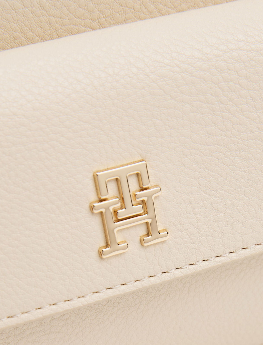 Tommy Hilfiger Distinct Kadın Bej Çapraz Çanta Tommy Hilfiger Distinct Kadın Bej Çapraz Çanta