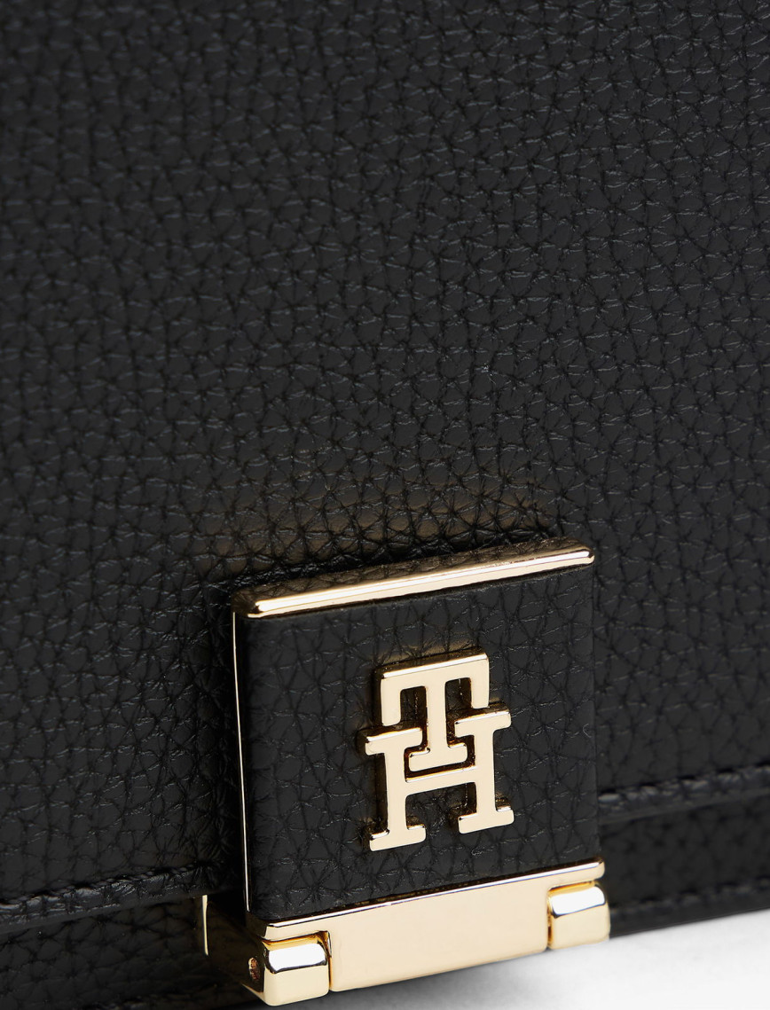 Tommy Hilfiger Her Mini Kadın Siyah Çapraz Çanta Tommy Hilfiger Her Mini Kadın Siyah Çapraz Çanta