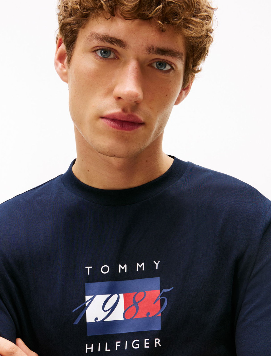 Tommy Hilfiger Linear Flag Graphic Erkek Mavi Uzun Kollu T-shirt Tommy Hilfiger Linear Flag Graphic Erkek Mavi Uzun Kollu T-shirt