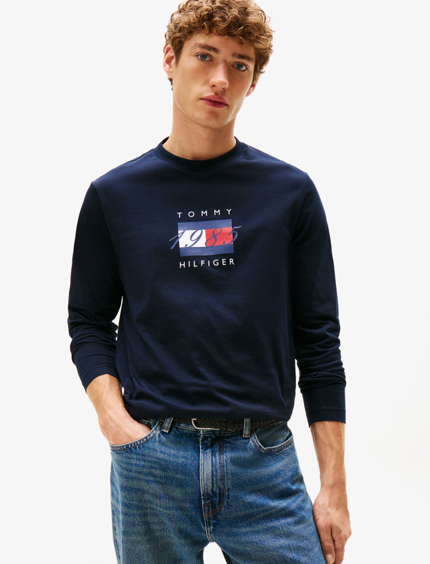 Tommy Hilfiger Linear Flag Graphic Erkek Mavi Uzun Kollu T-shirt Tommy Hilfiger Linear Flag Graphic Erkek Mavi Uzun Kollu T-shirt