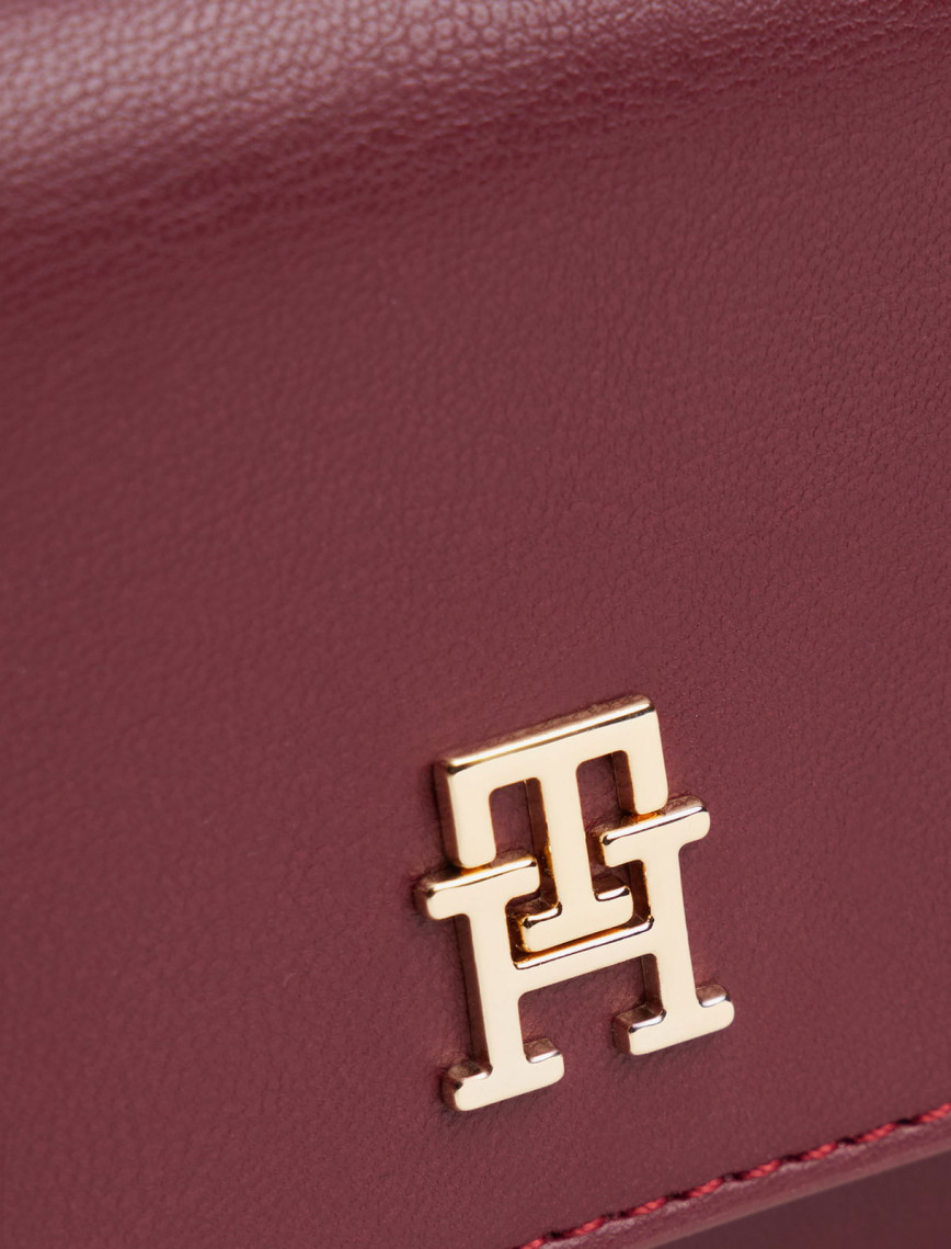 Tommy Hilfiger Icon Kadın Mor Çapraz Çanta Tommy Hilfiger Icon Kadın Mor Çapraz Çanta