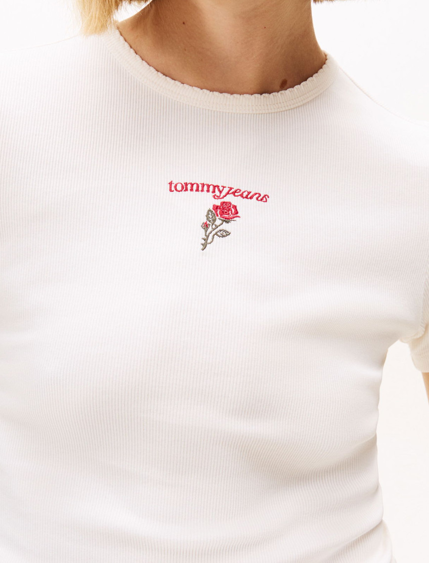 Tommy Jeans Slim Rose Kadın Beyaz T-Shirt Tommy Jeans Slim Rose Kadın Beyaz T-Shirt