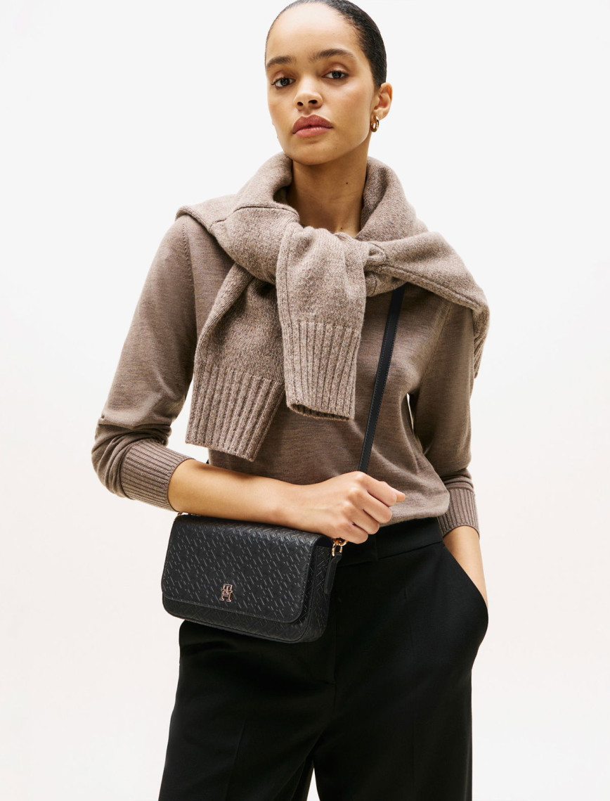 Tommy Hilfiger Icon Mono Kadın Siyah Çapraz Çanta Tommy Hilfiger Icon Mono Kadın Siyah Çapraz Çanta