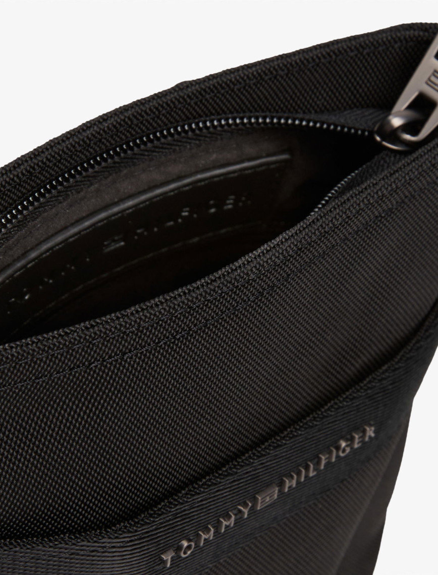 Tommy Hilfiger Nylon Travel Mini Erkek Siyah Çapraz Çanta Tommy Hilfiger Nylon Travel Mini Erkek Siyah Çapraz Çanta