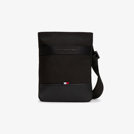 Tommy Hilfiger Nylon Travel Mini Erkek Siyah Çapraz Çanta Tommy Hilfiger Nylon Travel Mini Erkek Siyah Çapraz Çanta