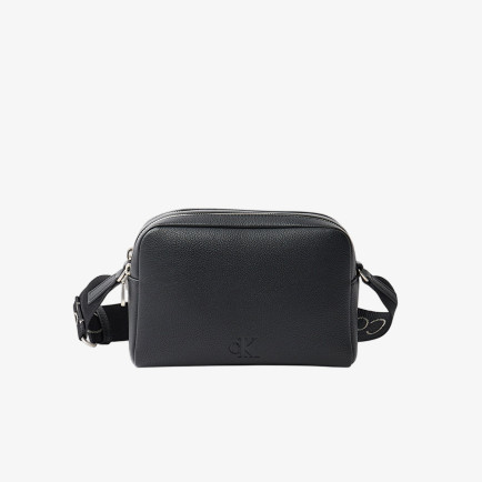 Calvin Klein Ultralight Camera 21 Kadın Siyah El Çantası Calvin Klein Ultralight Camera 21 Kadın Siyah El Çantası