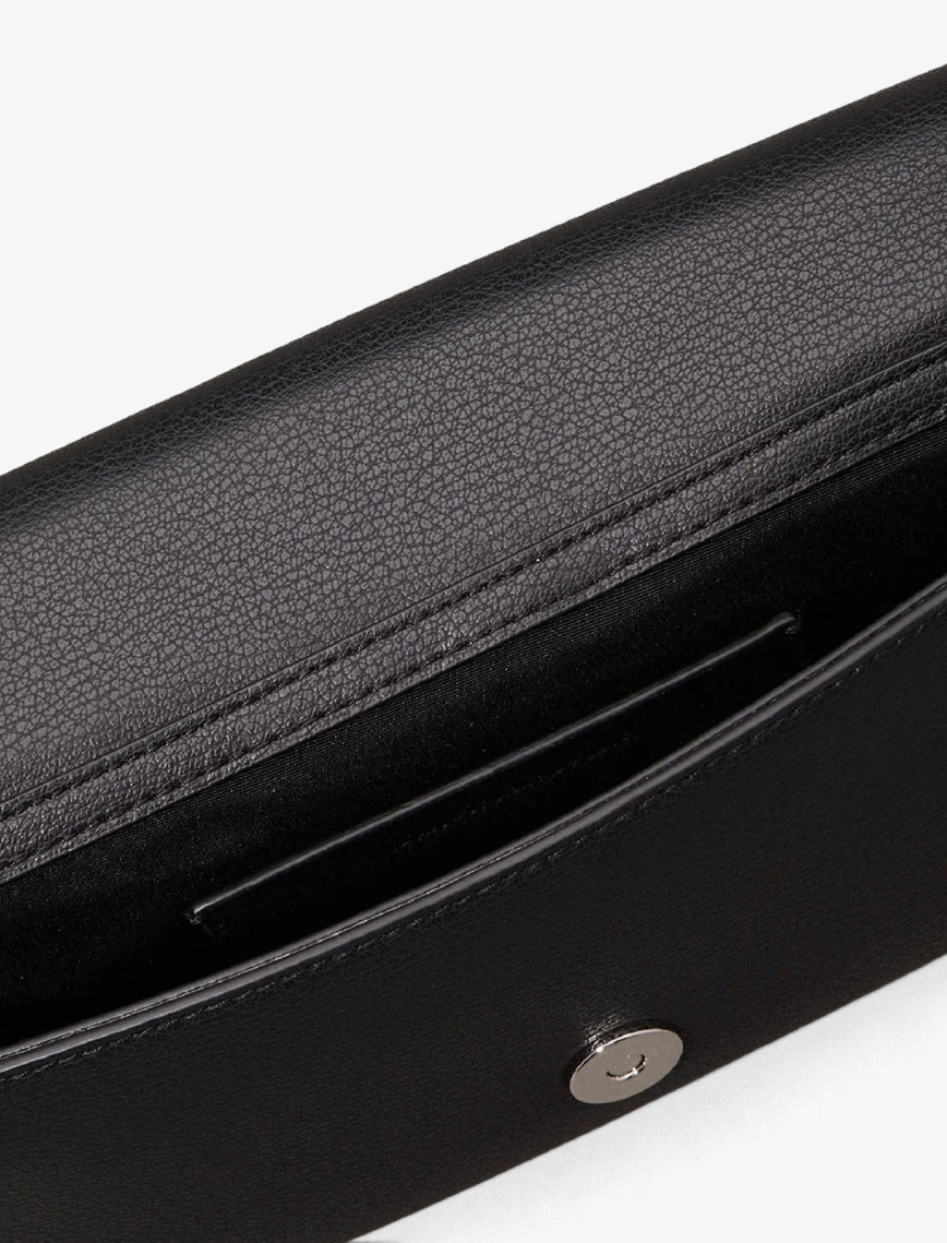 Calvin Klein Minimal Monogram Kadın Siyah Omuz Çantası Calvin Klein Minimal Monogram Kadın Siyah Omuz Çantası