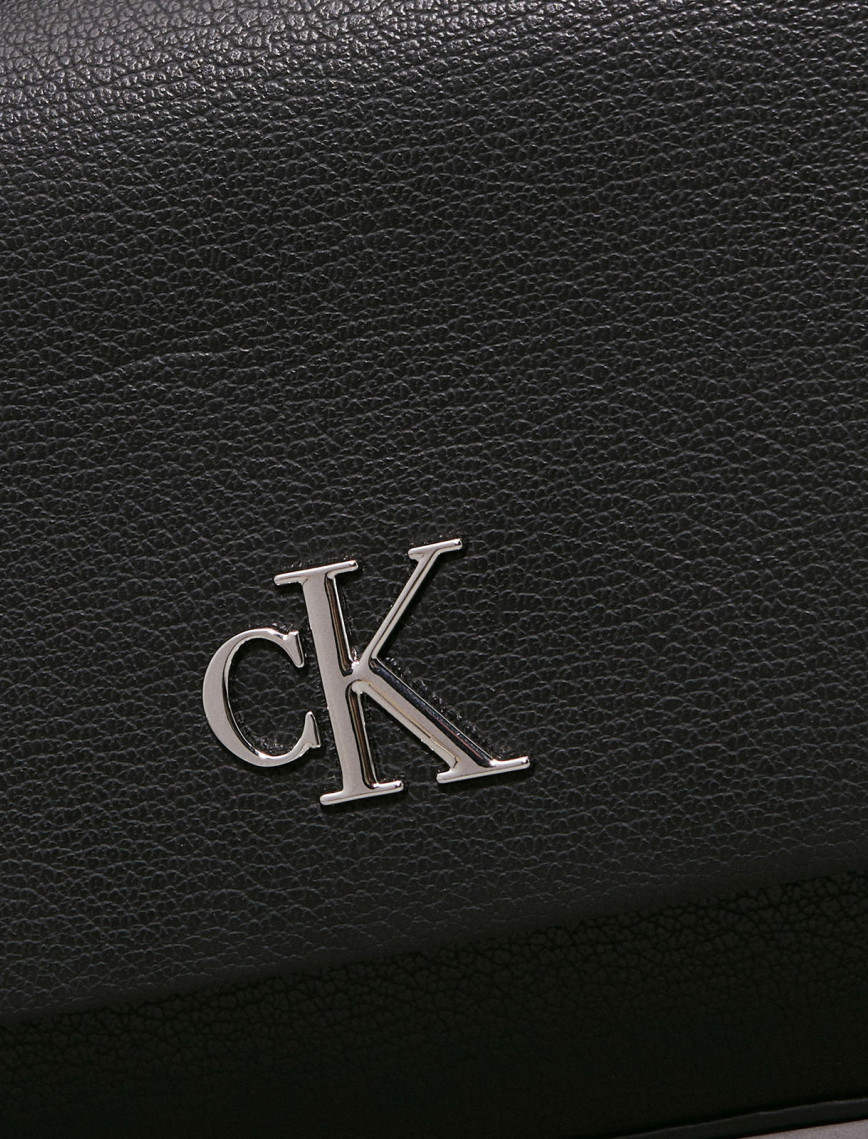 Calvin Klein Minimal Monogram Kadın Siyah Omuz Çantası Calvin Klein Minimal Monogram Kadın Siyah Omuz Çantası