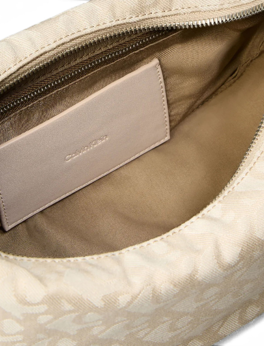 Calvin Klein Monogram Pinched Medium Kadın Haki El Çantası Calvin Klein Monogram Pinched Medium Kadın Haki El Çantası