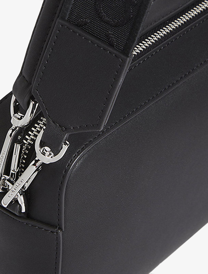 Calvin Klein Must Double Straps Camera Kadın Siyah El Çantası Calvin Klein Must Double Straps Camera Kadın Siyah El Çantası