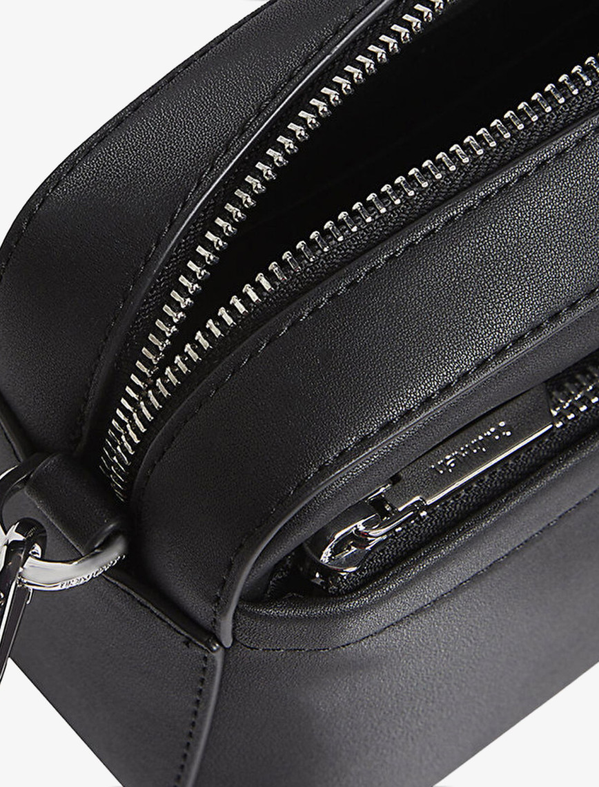 Calvin Klein Must Double Straps Camera Kadın Siyah El Çantası Calvin Klein Must Double Straps Camera Kadın Siyah El Çantası